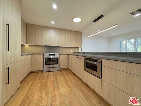 Photo of 805 N West Knoll Drive #2, West Hollywood, CA 90069 (MLS # 26660385)