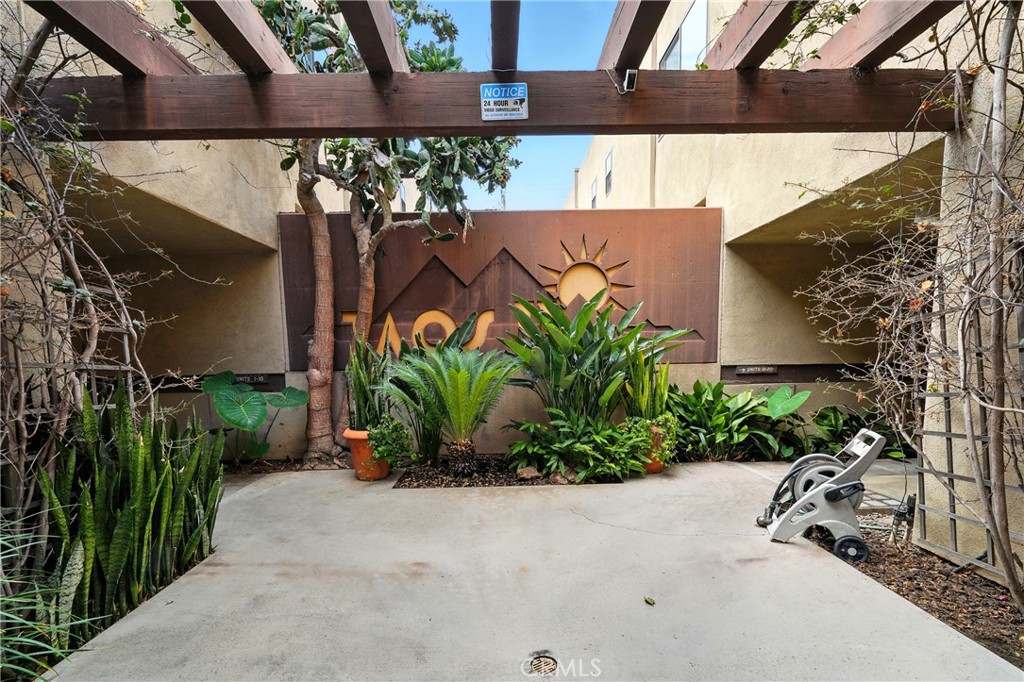 940 E 3rd Street 10
