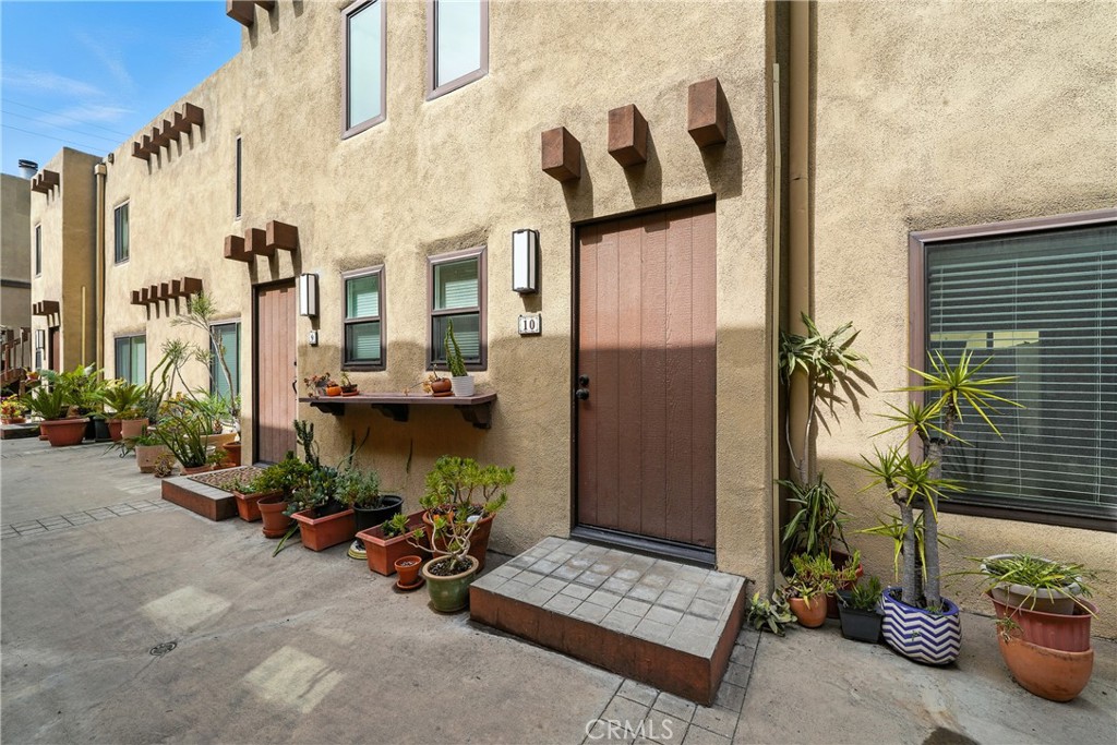 940 E 3rd Street 10