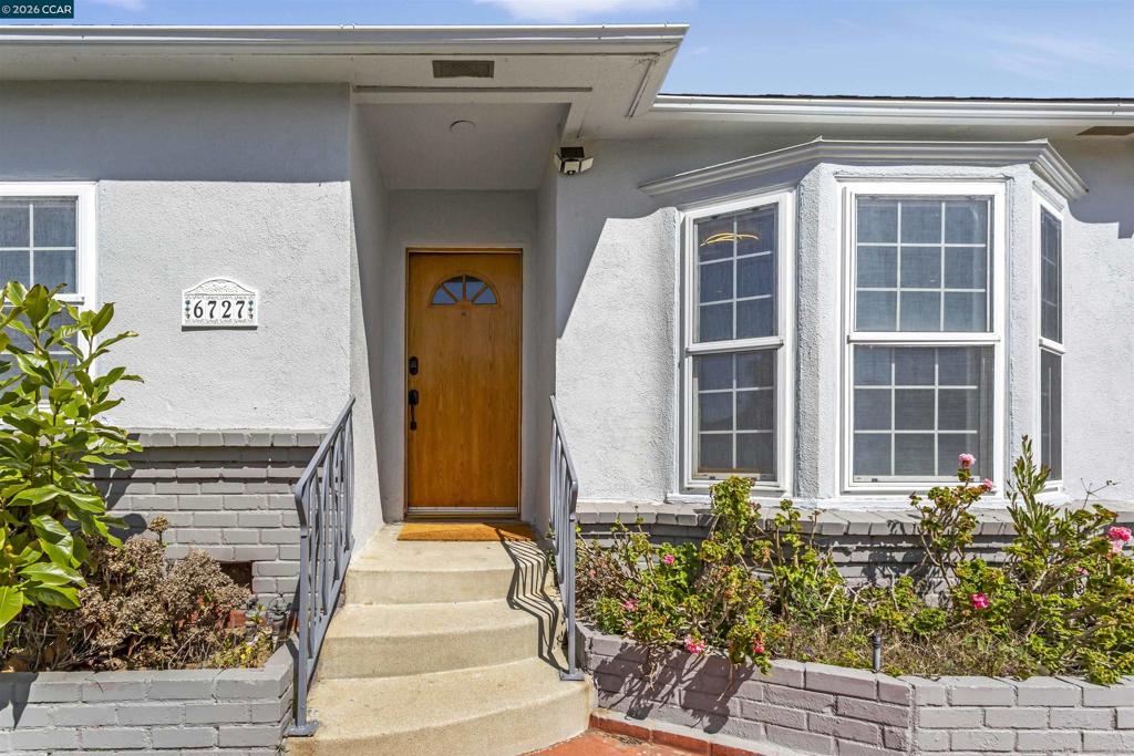 6727 W 87Th Pl Pl, Los Angeles CA 90045
