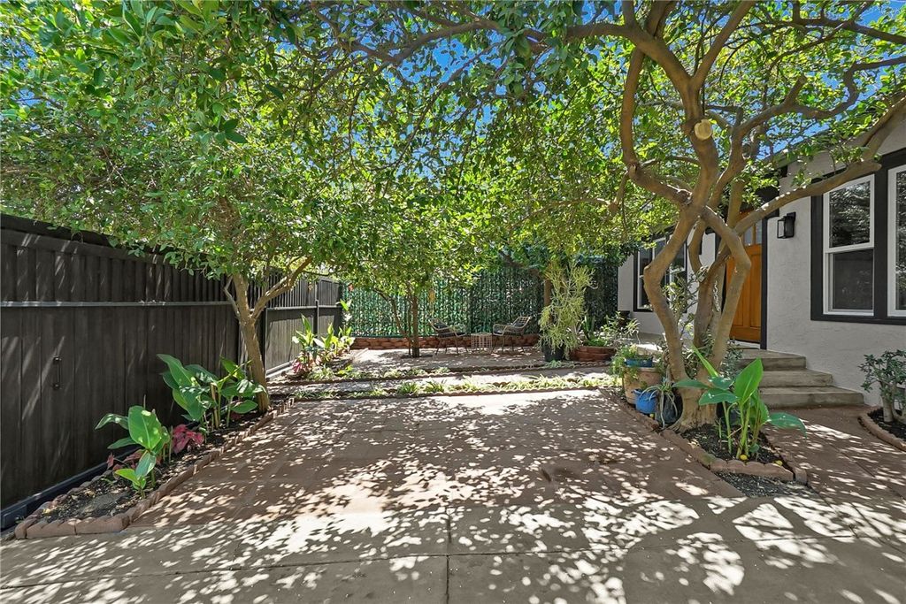 Photo of 5462 Homeside Ave Ave, Los Angeles, CA 90016 (MLS # WS25182220)