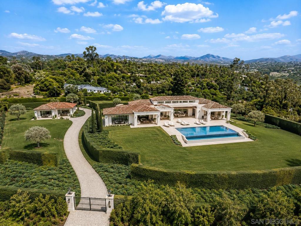 6858 Las Colinas