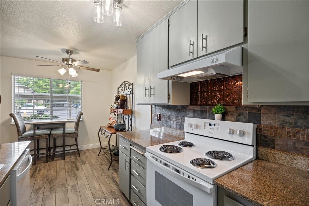 2055 Amanda Way 29