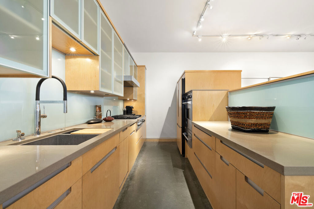 615 Hampton Drive B104