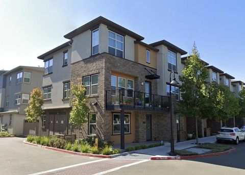 Photo of 904 Cotati Terrace #7, Sunnyvale, CA 94085 (MLS # ML82030440)