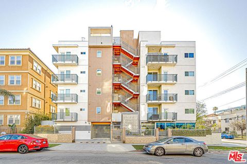 Photo of 903 S New Hampshire Avenue #303, Los Angeles, CA 90006 (MLS # 26636305)