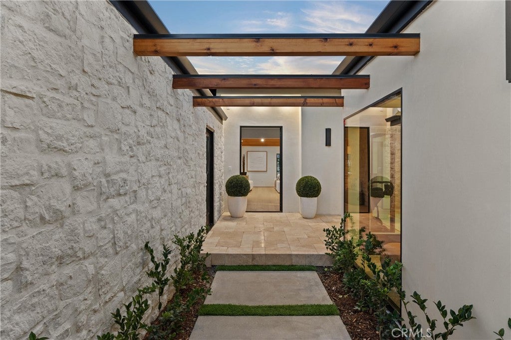 3080 Country Club Drive
