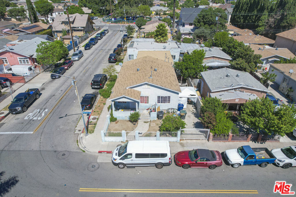 3 units perfect for owner user or first time investor. 2 Bedroom 1 bath unit and duplex consisting of two 1bd/1ba units. The units are walking distance to Chelsea Park. This mix allows buyer to purchase with first time buyer program. FHA or conventional.