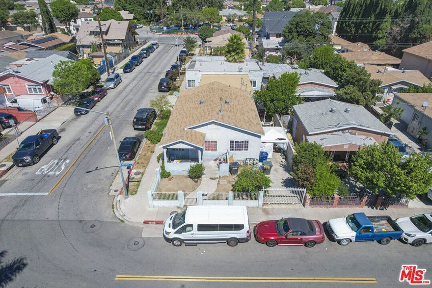 3 units perfect for owner user or first time investor. 2 Bedroom 1 bath unit and duplex consisting of two 1bd/1ba units. The units are walking distance to Chelsea Park. This mix allows buyer to purchase with first time buyer program. FHA or conventional.