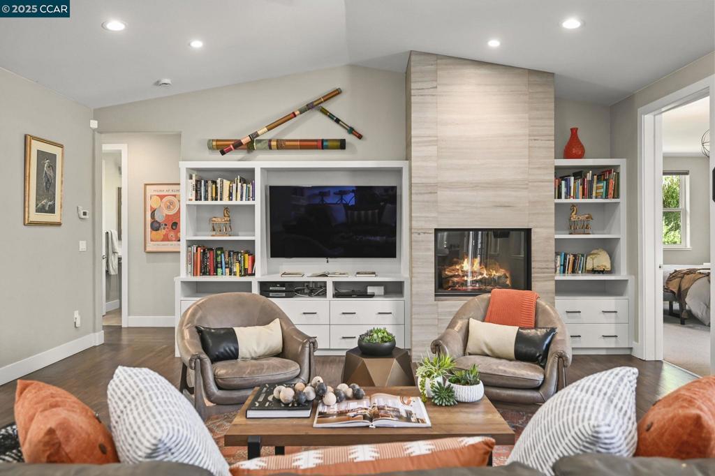 WALNUT HEIGHTS - Residential