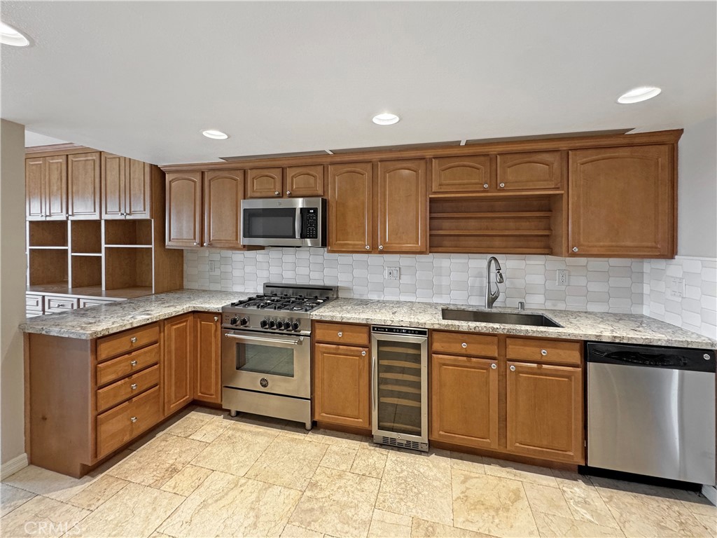 Properties 4 33425 Spinnaker Drive N