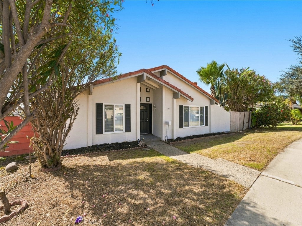 330 W Devonshire Drive