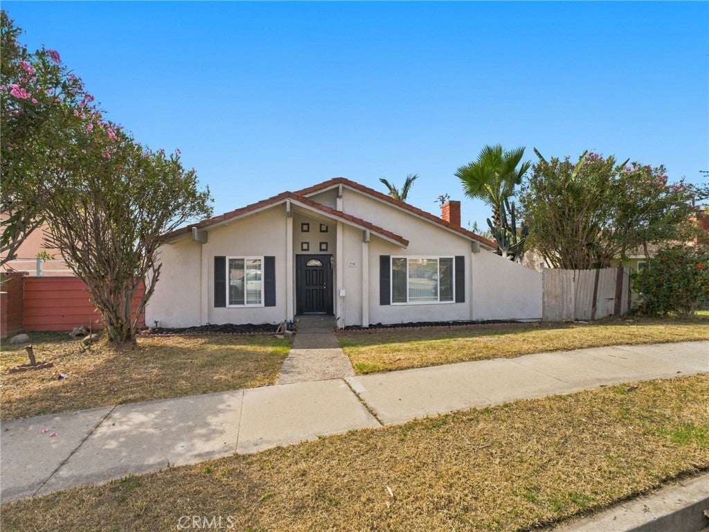 330 W Devonshire Drive
