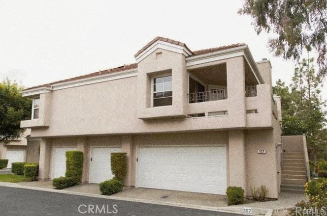 Upper level condo located within a gated community. Quiet and cozy end unit with open view of William Mason Regional Park!
2 bedrooms, 2 bathrooms, 2 single car garages, vaulted high ceiling with wood flooring & newly painted. Walking distance to University of California of Irvine & shopping. Refrigerator, washer and dryer included.