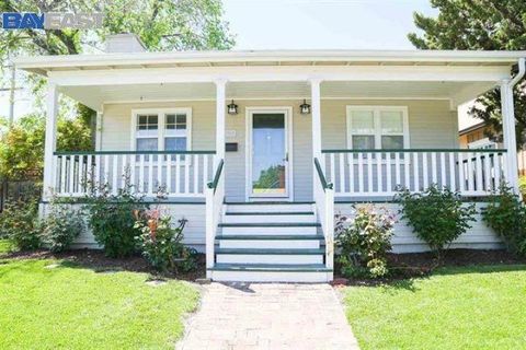 Photo of 1505 Brooks St St, Walnut Creek, CA 94596 (MLS # 41119908)