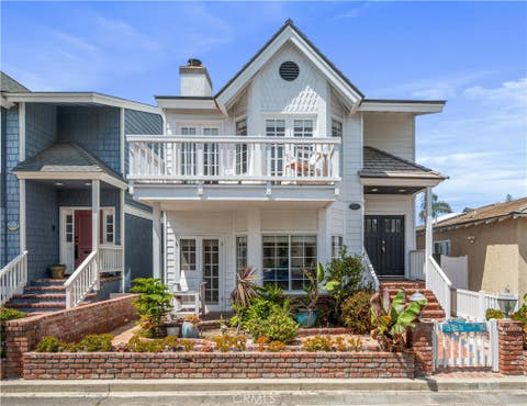 Photo of 459 35th Street, Manhattan Beach, CA 90266 (MLS # PV26123552)