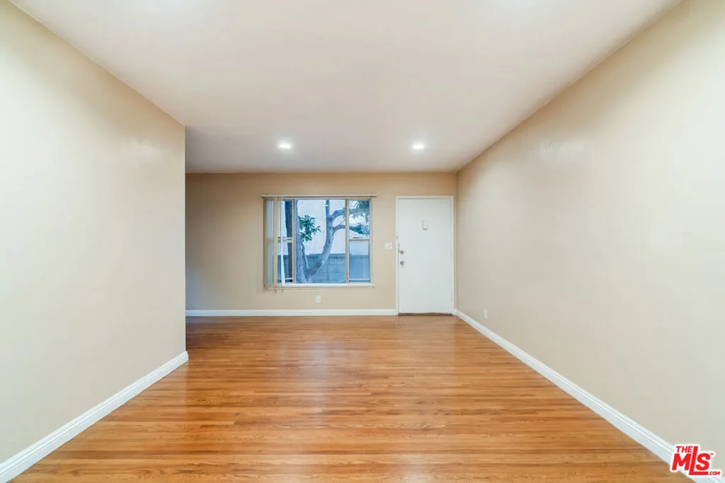 Los Angeles, California 90025, United States, 1 Bedroom Bedrooms, ,1 BathroomBathrooms,Residential,Active,226447