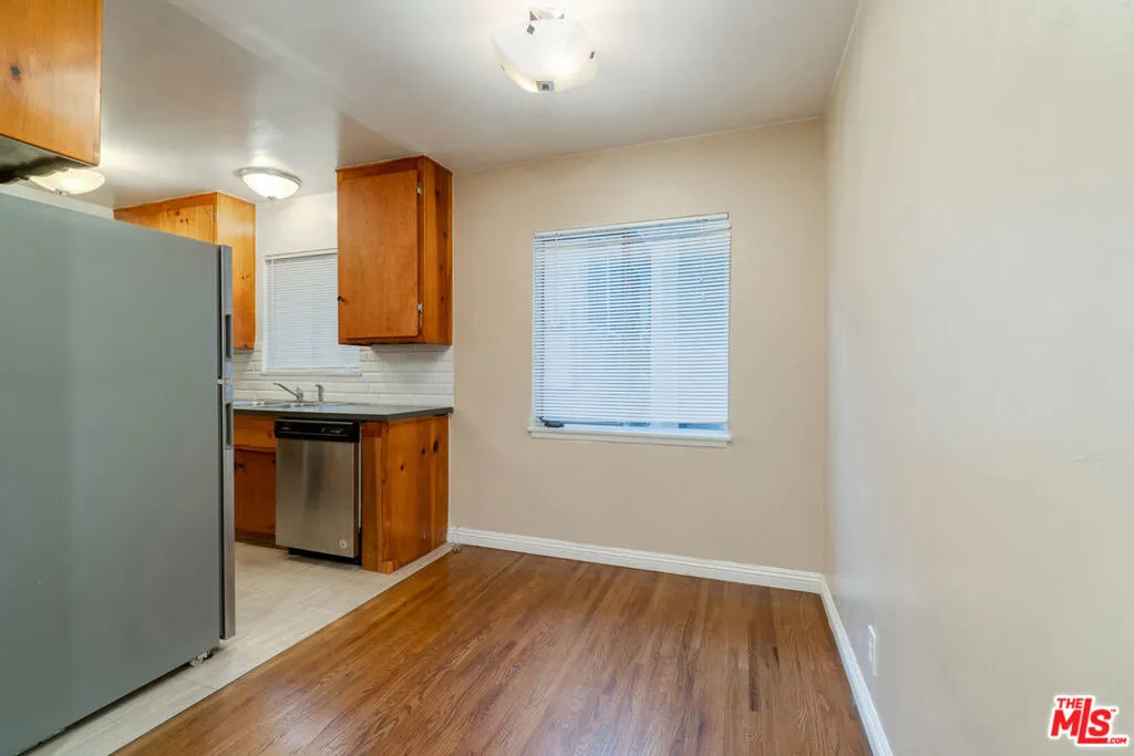 Los Angeles, California 90025, United States, 1 Bedroom Bedrooms, ,1 BathroomBathrooms,Residential,Active,226447