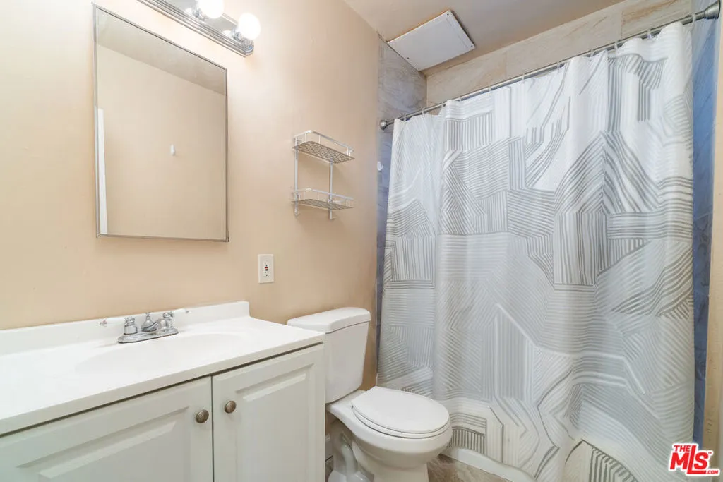 Los Angeles, California 90025, United States, 1 Bedroom Bedrooms, ,1 BathroomBathrooms,Residential,Active,226447