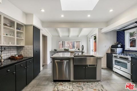 Photo of 11905 Hartsook ST, Valley Village, CA 91607 (MLS # BB26099527)