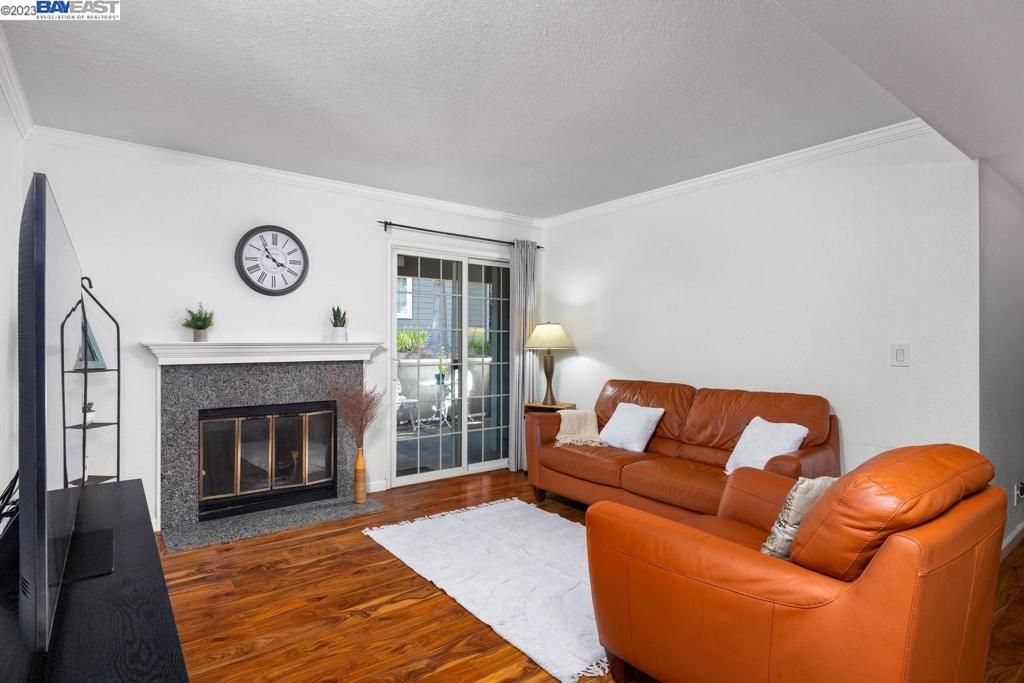 listing image 130725416710792815254