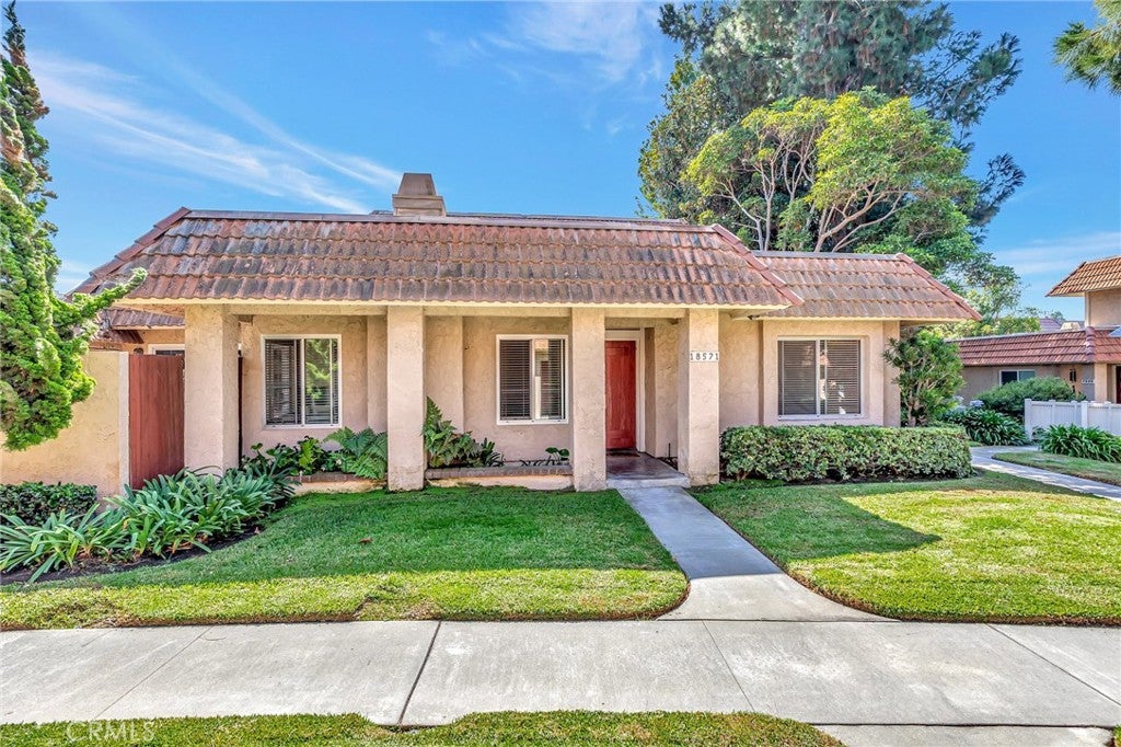 Photo of 18571 Edgebrook Lane, Huntington Beach, CA 92648 (MLS # OC26215082)