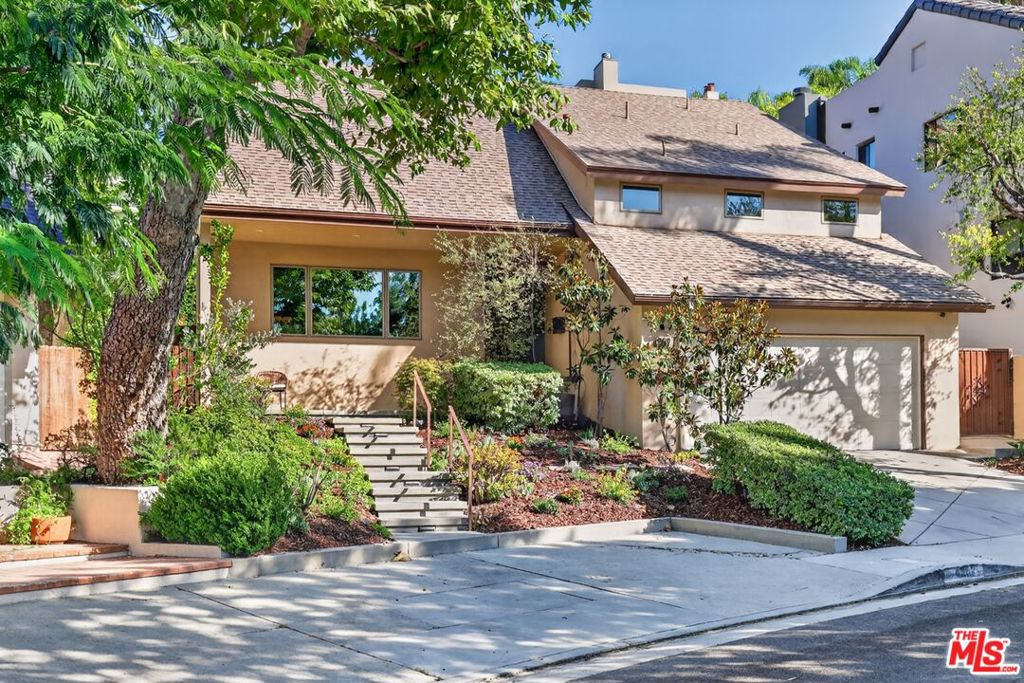 Photo of 4262 Levitt Lane, Sherman Oaks, CA 91403 (MLS # 26999109)