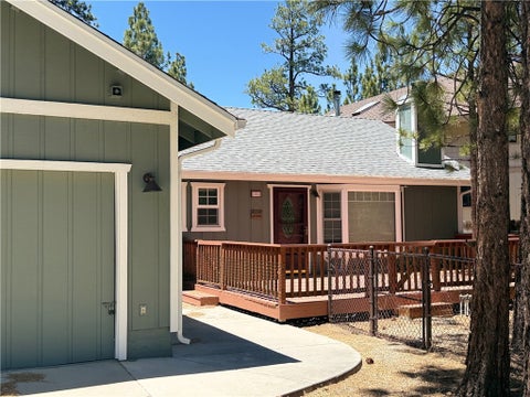 Photo of 1051 Ash LN, Big Bear City, CA 92314 (MLS # DW26164652)