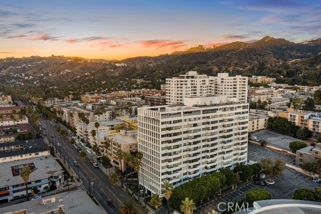 7135 Hollywood 1010