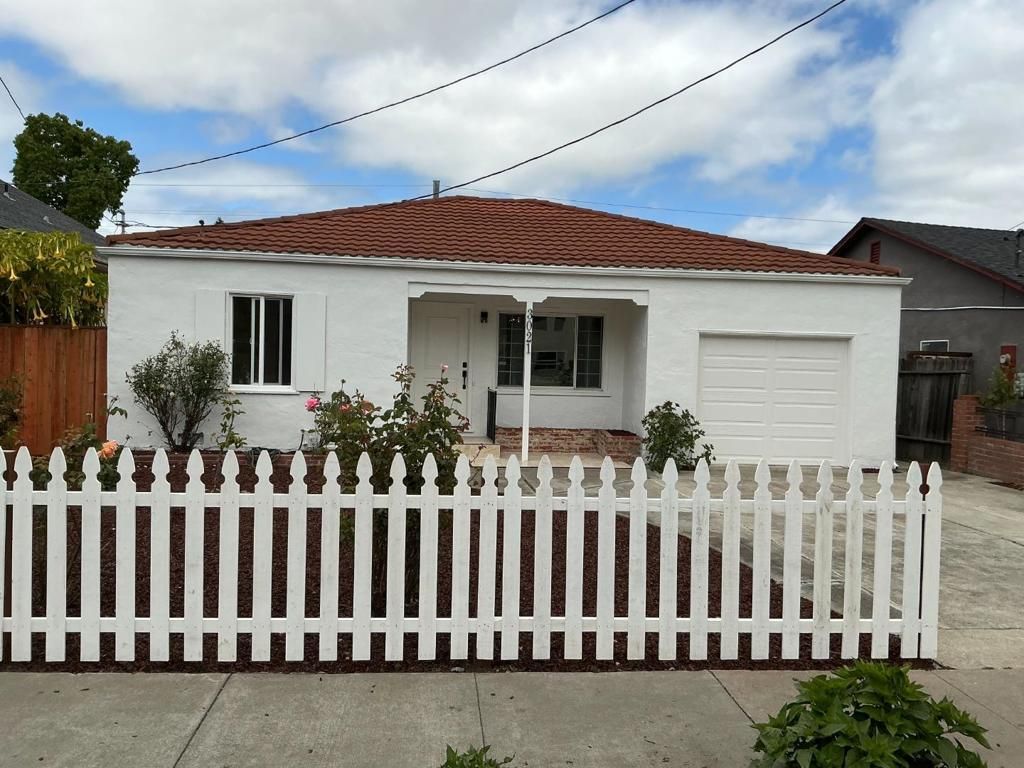 Photo of 3021 Glendale Avenue, Redwood City, CA 94063 (MLS # ML82049154)