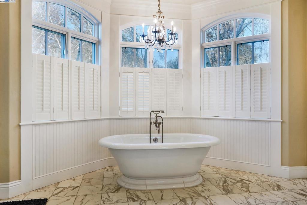 BRENTWOOD - Residential