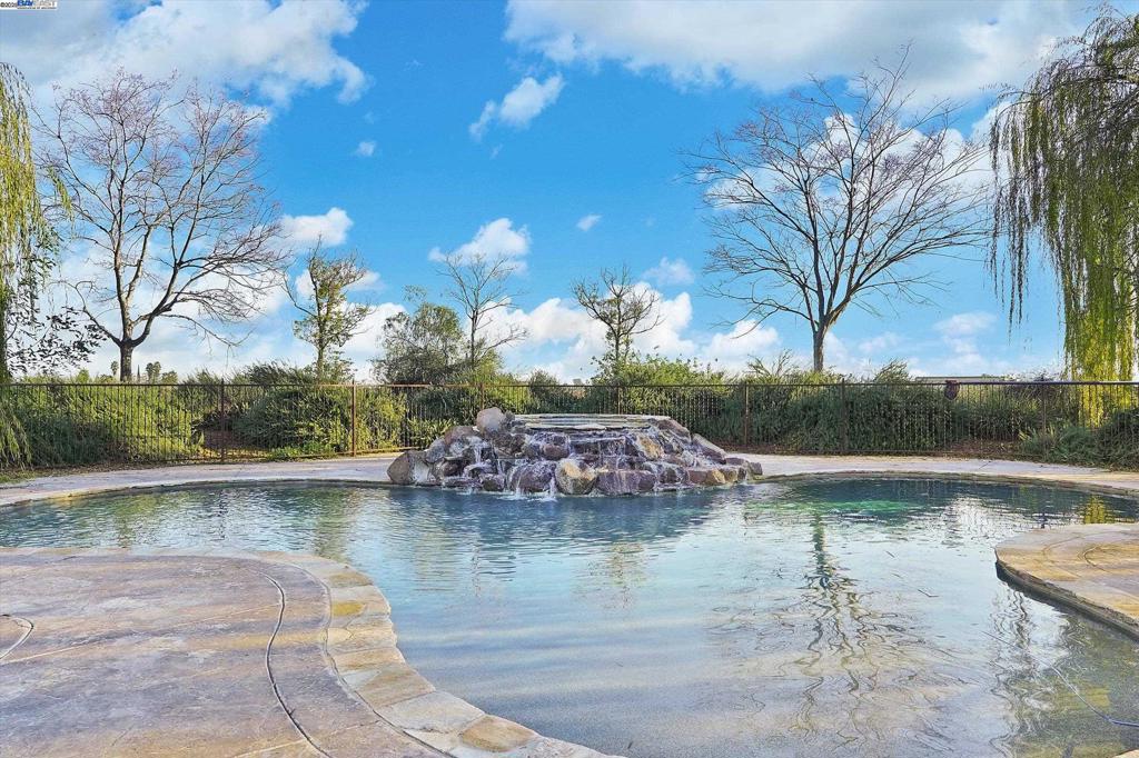 BRENTWOOD - Residential