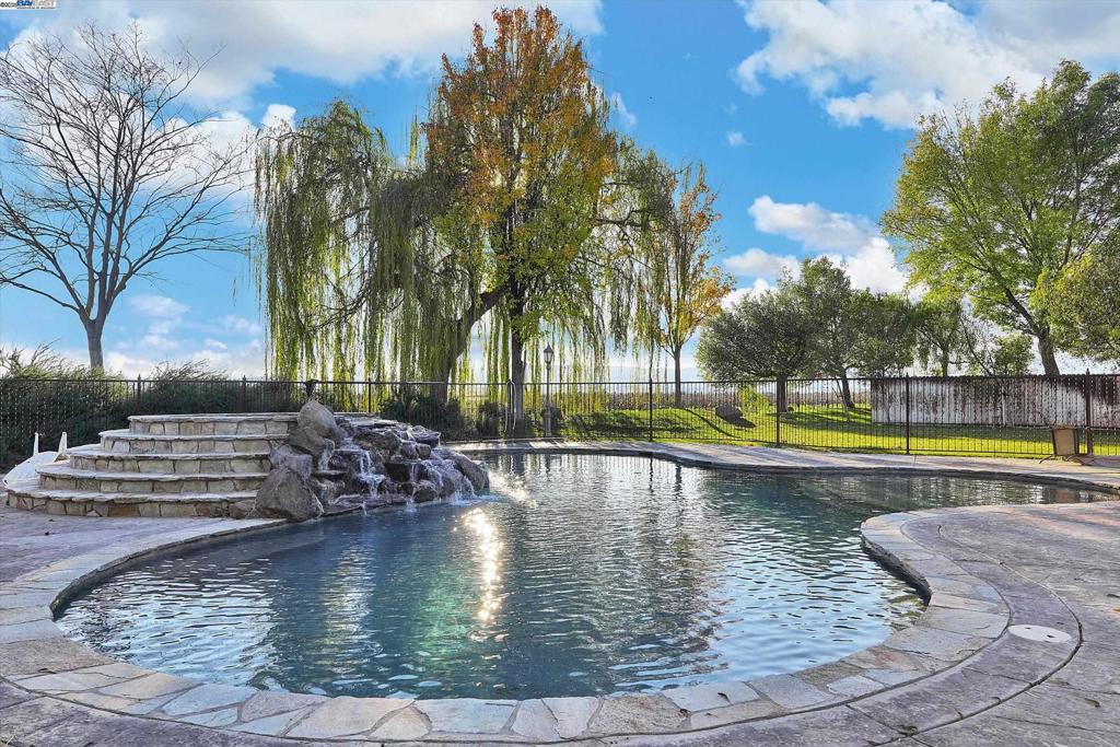 BRENTWOOD - Residential