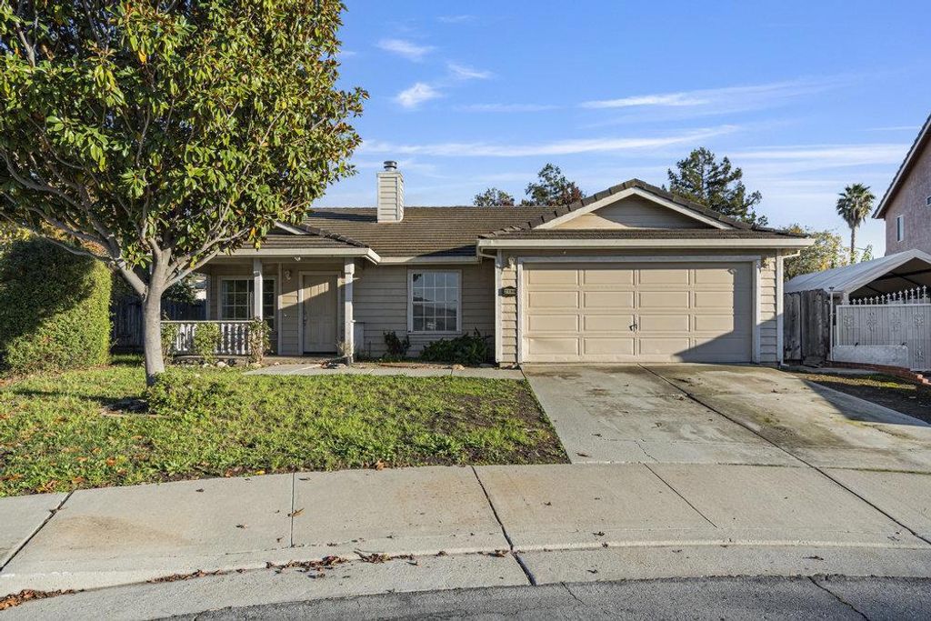 Photo of 2199 Raleigh Circle, Hollister, CA 95023 (MLS # ML82028301)