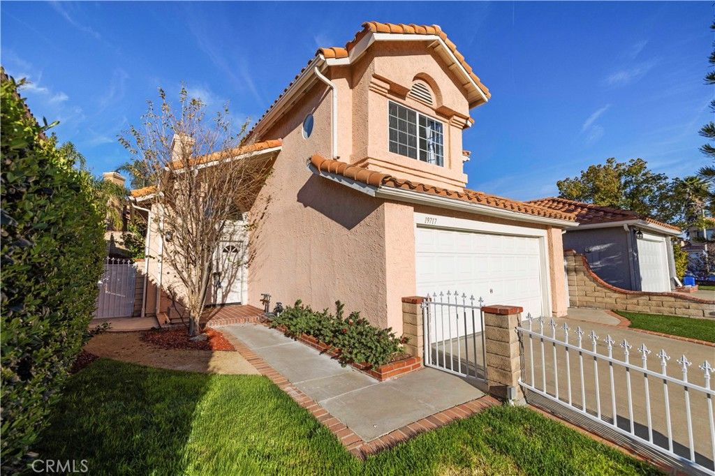 Photo of 19717 Azure Field Dr, Newhall, CA 91321 (MLS # SR26056890)