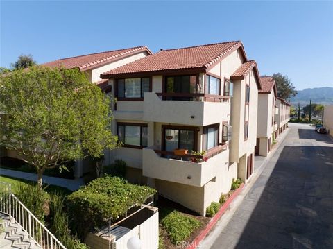 Photo of 18128 Sundowner Way #1139, Canyon Country, CA 91387 (MLS # SR26059757)