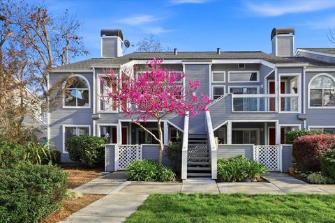 Photo of 727 Portwalk Place, Redwood City, CA 94065 (MLS # ML82035294)