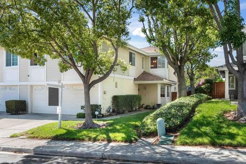 Photo of 7810 Mission Montana Pl Pl, San Diego, CA 92120 (MLS # 260008888SD)