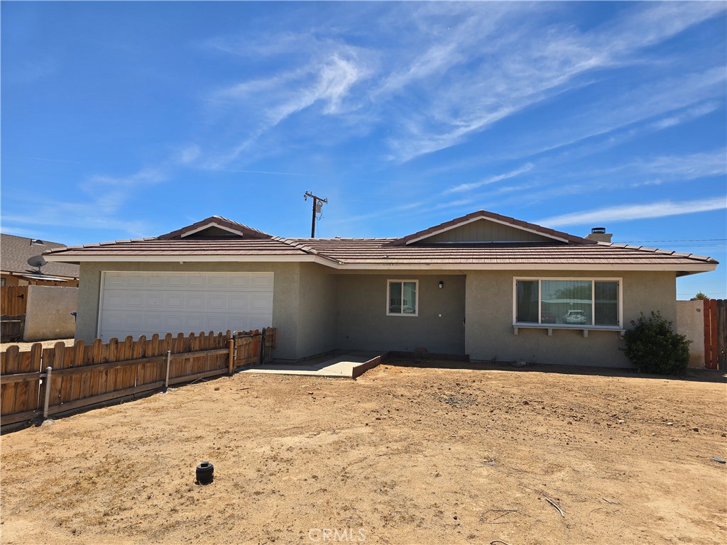 Welcome to this beautifully maintained single-family home located in a peaceful residential pocket of California City. This 3-bedroom, 2-bathroom property offers spacious living with over 1,273 sq ft of open, bright space.
? Key Features Include:
??? 3 generously sized bedrooms with brand-new vinyl flooring
?? Central HVAC system for year-round comfort
??? Well-equipped kitchen with stove, dishwasher, microwave
?? Washer & dryer included for your convenience
?? Attached 2-car garage with ample storage space
?? Large fenced backyard, perfect for gatherings or pets
?? Ceiling fans and plenty of natural light throughout
?? The cozy living room features tile floors and a classic red brick fireplace, giving the space a warm, inviting atmosphere. The kitchen includes granite countertops, plenty of cabinet storage, and opens up to a spacious dining area – perfect for hosting.
??? Veteran-Owned Property:
The owner is a proud veteran and is offering a free brand-new refrigerator to any veteran applicants who sign a lease. A small token of appreciation for your service!
??Conveniently located near local schools, shopping, and dining options, this home offers a blend of comfort, functionality, and pride of ownership.