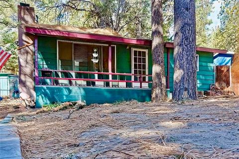 Photo of 2524 Spring Drive, Running Springs, CA 92382 (MLS # HD25181128)