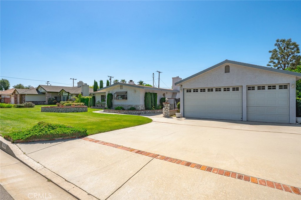 1038 E Meda Avenue