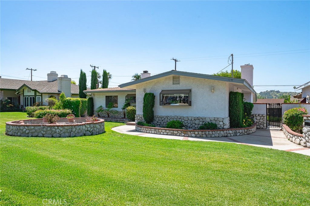 1038 E Meda Avenue
