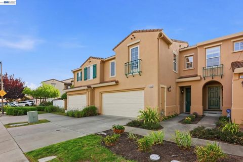 Photo of 19455 Buren Pl Pl, Castro Valley, CA 94552 (MLS # 41128120)