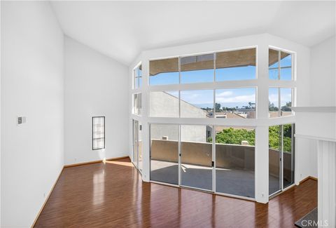 Photo of 5216 Yarmouth Avenue #305, Encino, CA 91316 (MLS # SR26102360)