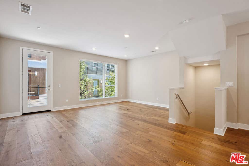 Photo of 6746 W Gill Way, Los Angeles, CA 90068 (MLS # 26647921)