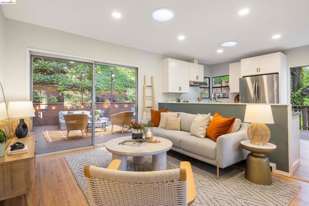 Photo of 6211 Valley View Rd Rd, Oakland, CA 94611 (MLS # 41131208)