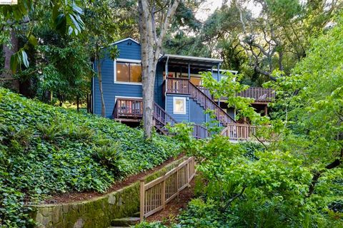 Photo of 6211 Valley View Rd Rd, Oakland, CA 94611 (MLS # 41131208)