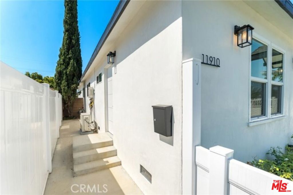 The lovely ,1Br ADU Rental boasts exceptional curb appeal and features a pristine open-concept floor plan with recessed lighting and complementary new flooring. The spacious living room is filled with natural light, creating a warm and inviting atmosphere. The stunning all-white kitchen is equipped with abundant cabinets, ample counter space, brand new stainless steel appliances, and an adjoining dining area. WATER AND GAS INCLUDED IN LEASE /PAID BY OWNER. Brand new split unit air and heating ensure year-round comfort.1 year lease