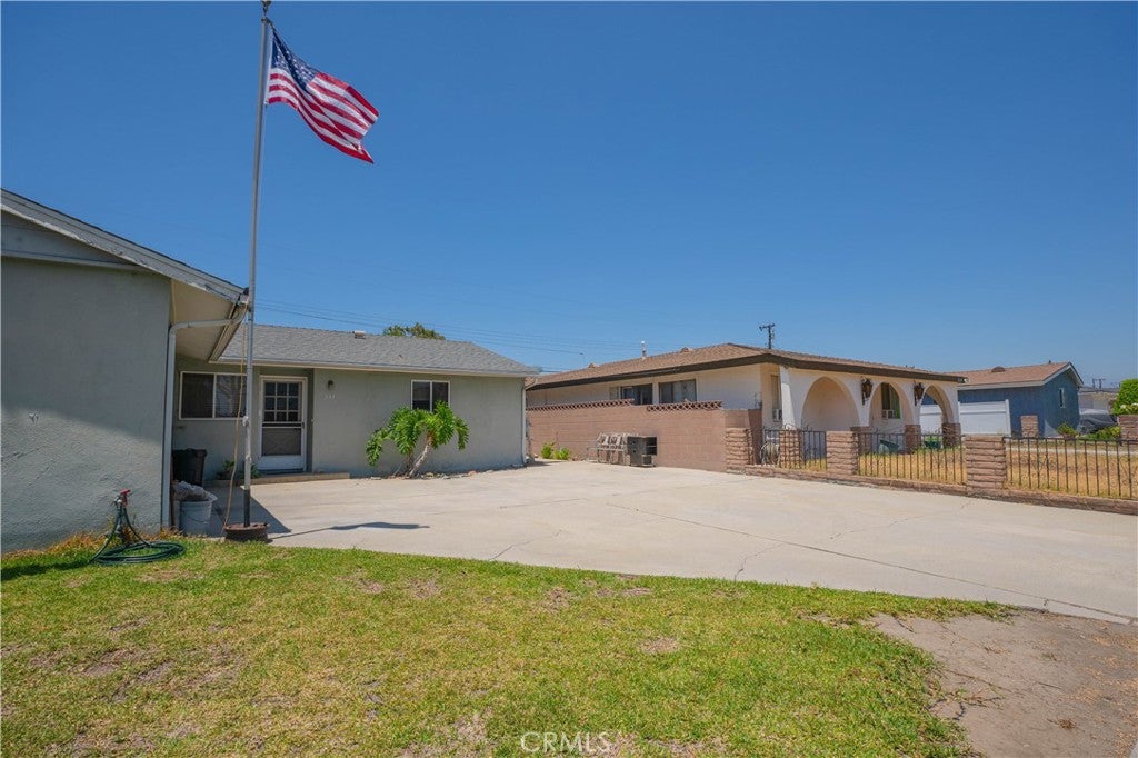 343 N Sunset