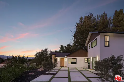 9425 Gierson Avenue, Chatsworth, CA 91311 - MLS#: 25597321